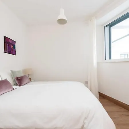 Stylish Soundproof Temple Bar Square Apartment