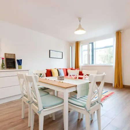 Stylish Soundproof Temple Bar Square *