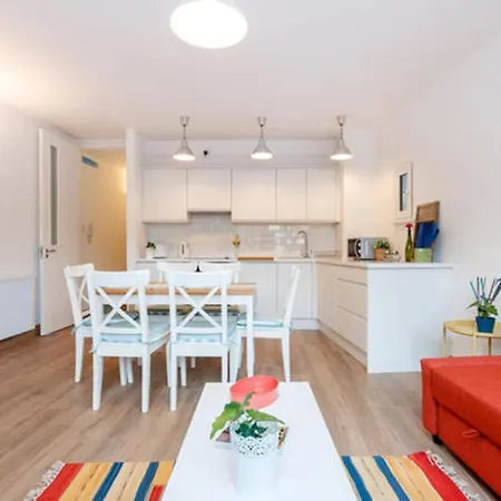 Stylish Soundproof Temple Bar Square