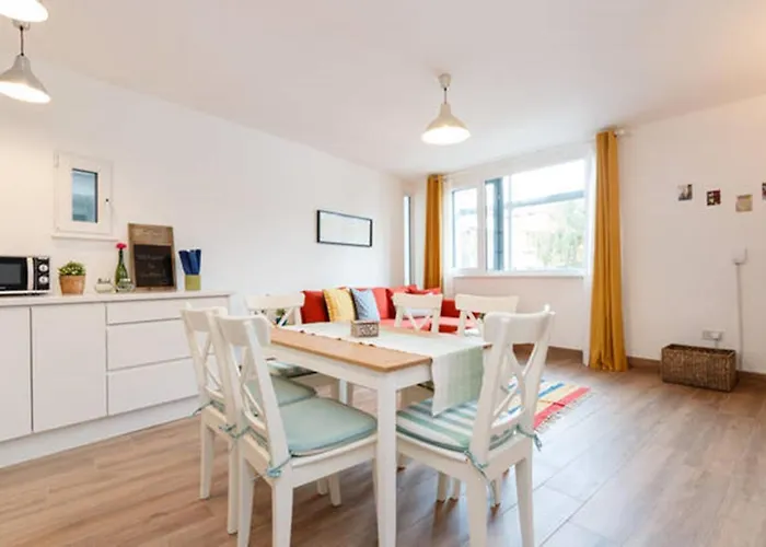 Stylish Soundproof Temple Bar Square *