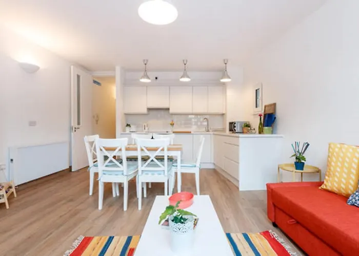 Stylish Soundproof Temple Bar Square